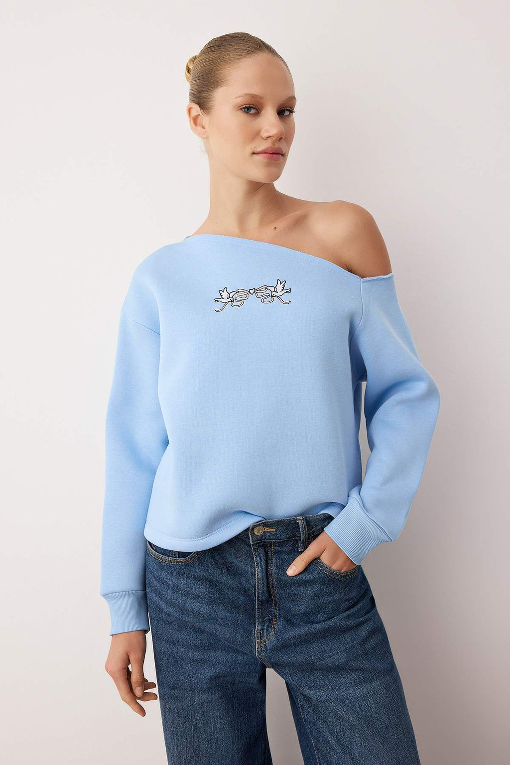 Ac?k Mavi Nak?sl? Ac?k Oversize Omuzlu Kal?n Ici Polarl? Orme Sweatshirt TWOAW26SW00211