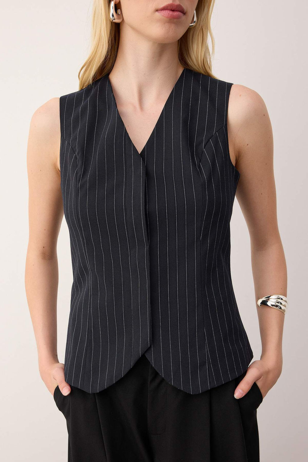 Siyah Ince Cizgili Fitted Dokuma Yelek TWOAW26YE00038 - Trendyolmilla фото 3