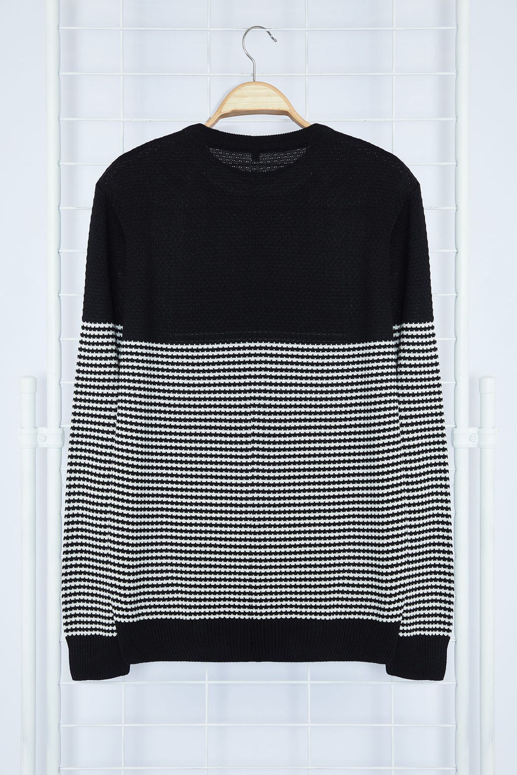 TRENDYOL MAN Siyah Slim Dar Kesim Bisiklet Yaka Cizgili Triko Kazak TMNAW21KZ0557 - Trendyolmilla фото 21