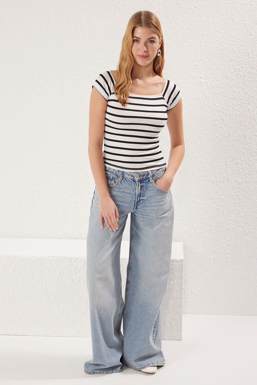 Siyah Cizgili Fitted/Vucuda Oturan Carmen Yaka Esnek Orme Bluz TWOSS25BZ00002 - Trendyolmilla фото 2