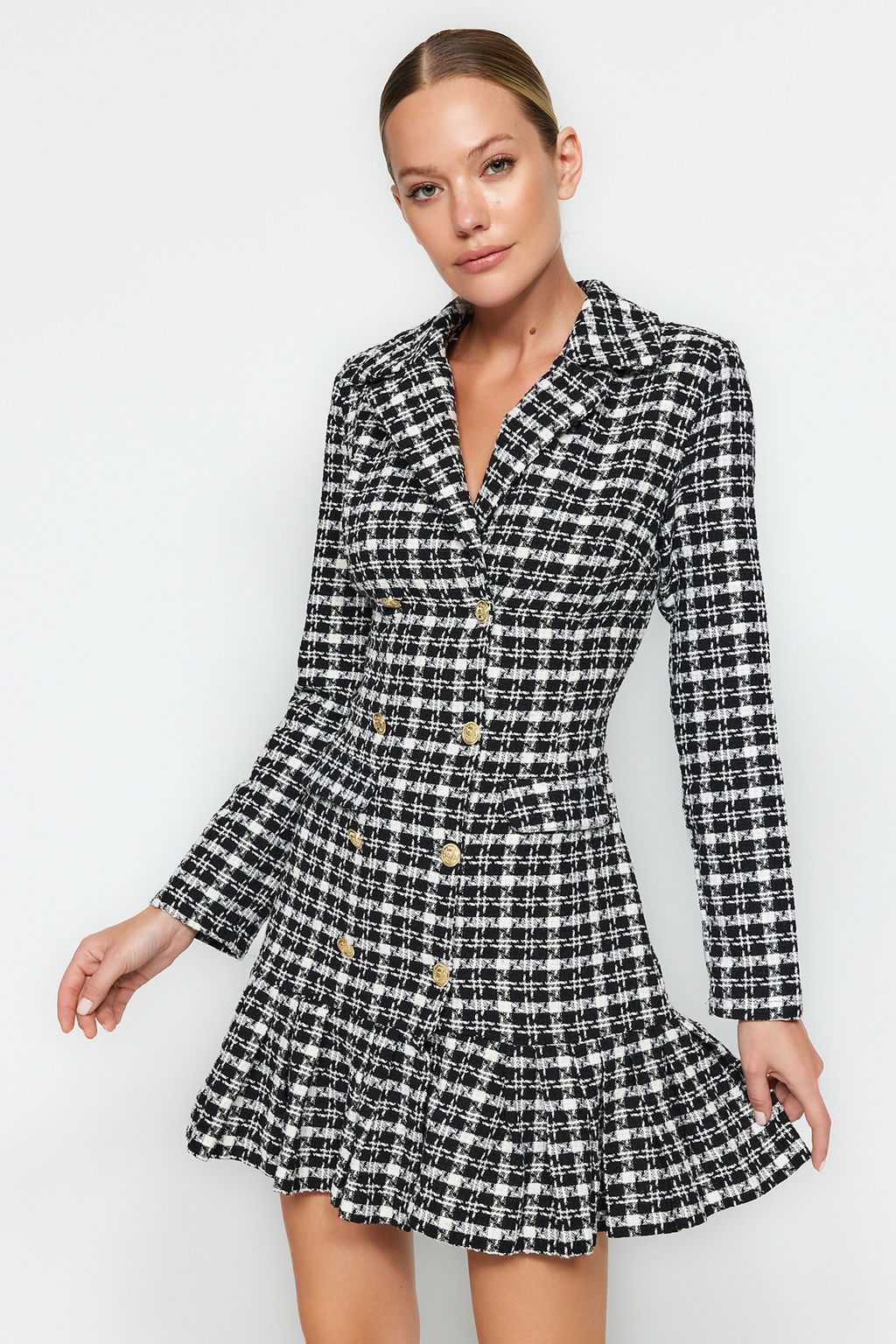 TRENDYOLMILLA Siyah Etegi Volanl? Dugme Detayl? Tuvit Dokuma Elbise TWOAW23EL00870  фото 9