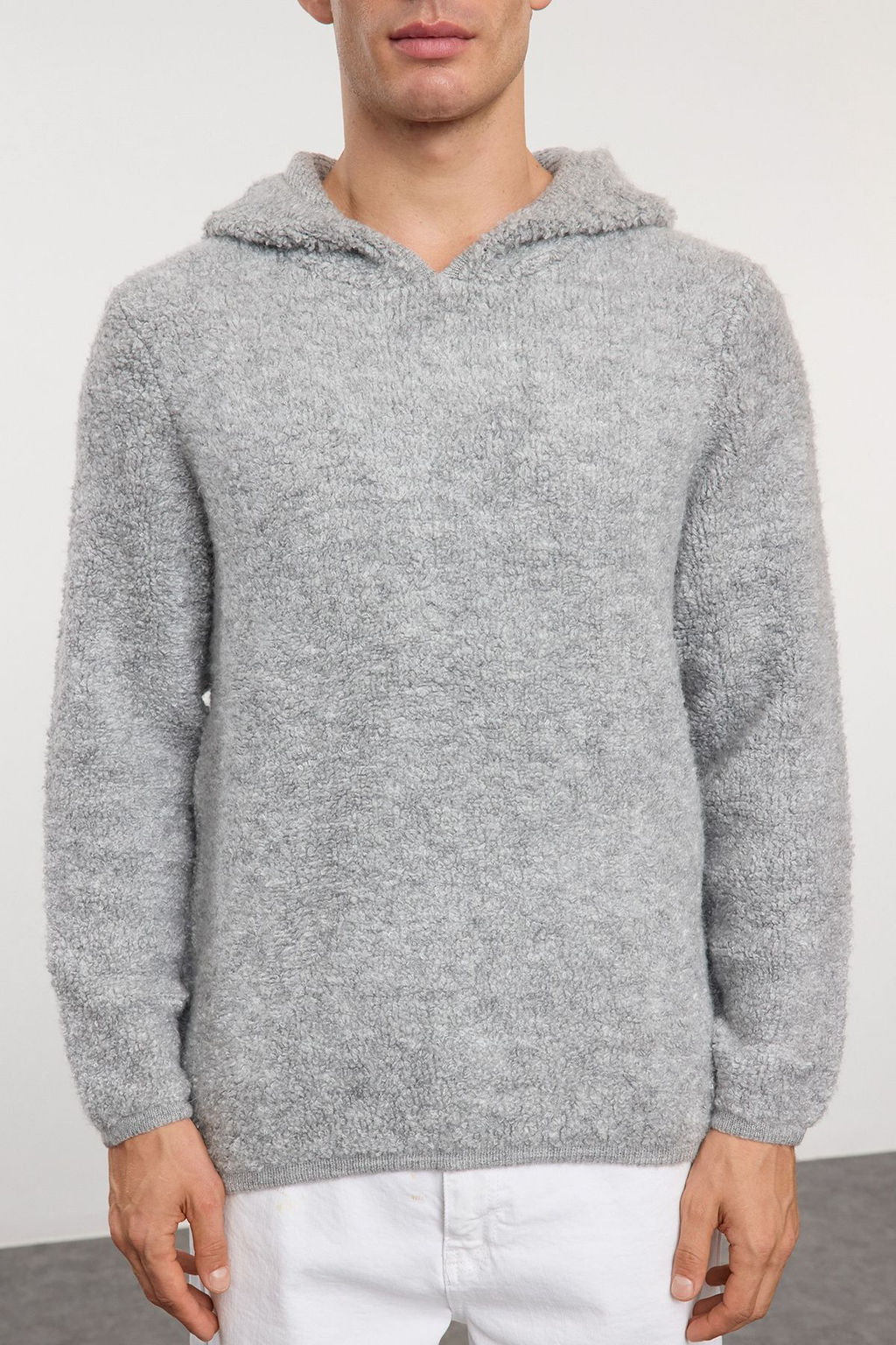 Gri Regular Kapusonlu Dokulu Triko Kazak TMNAW25KZ00047