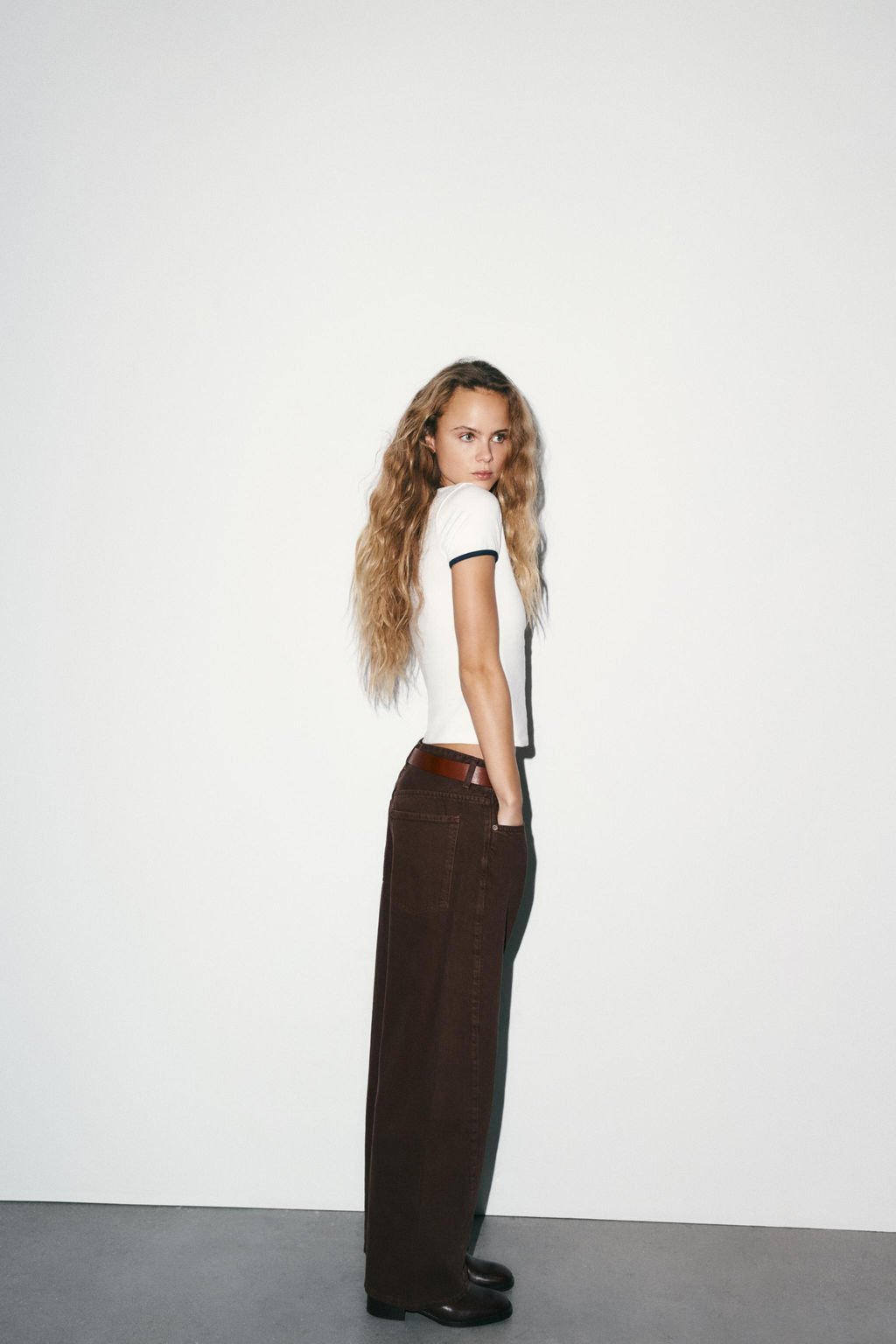 JEANS TRF BAGGY BARREL TIRO MEDIO / Marr?n - Zara фото 4