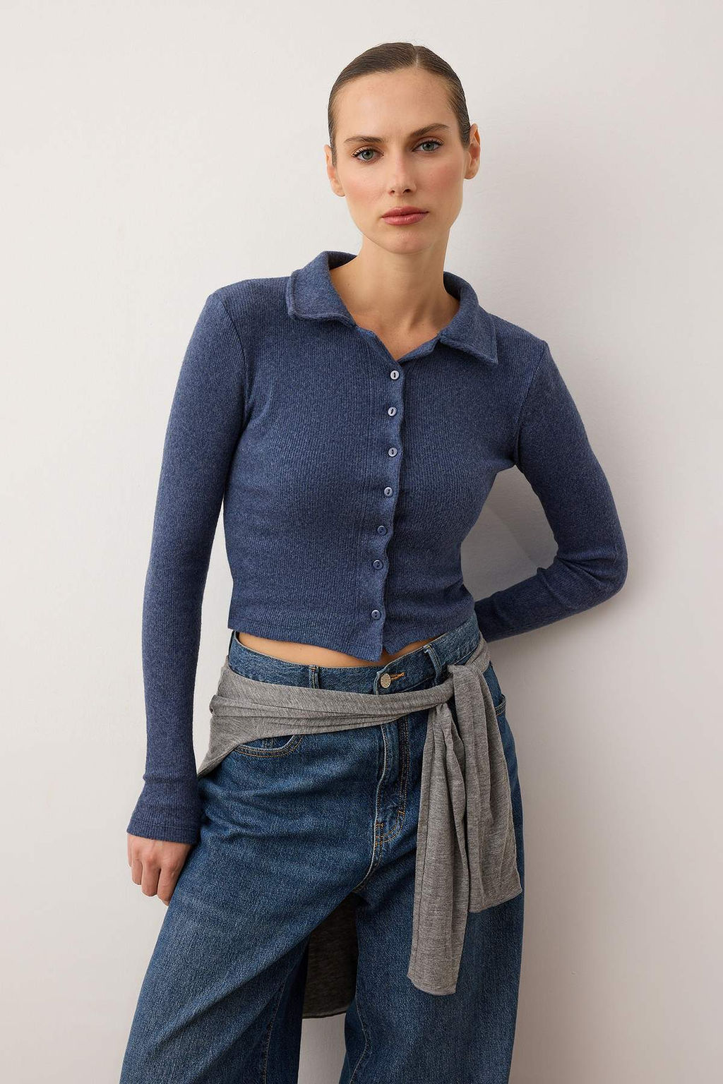 Indigo Dugme Detayl? Vucuda Oturan Crop Polo Yaka Fitilli Esnek Orme Bluz TWOAW22BZ0522