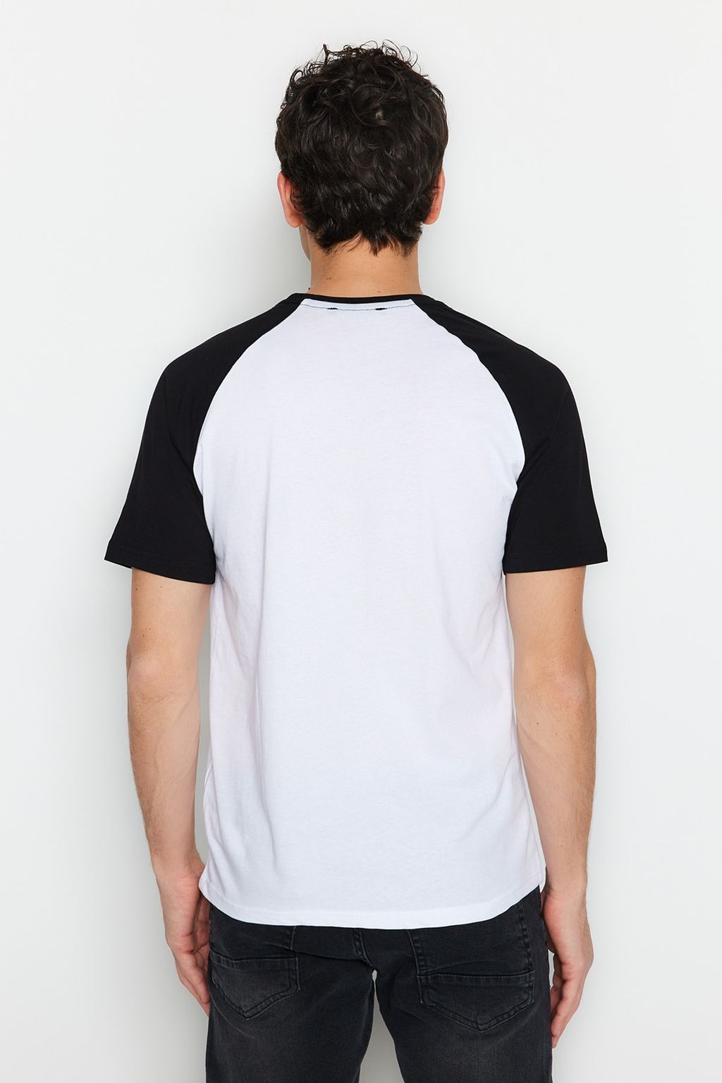 Beyaz Regular/Normal Kesim K?sa Kollu Renk Bloklu %100 Pamuk T-Shirt TMNSS20TS0182