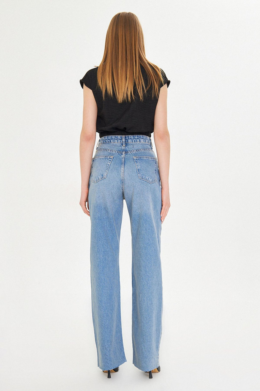 TRENDYOLMILLA Mavi Pacas? Kesikli Soluk Efekt Vintage Yuksek Bel Straight Jeans TWOAW25JE00378 фото 14