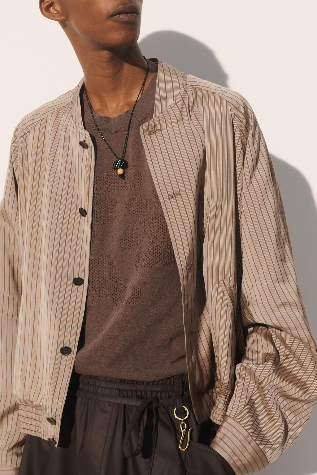 CAZADORA BOMBER CROPPED FIT RAYAS VISCOSA - CUPRO / rayas - Zara фото 2