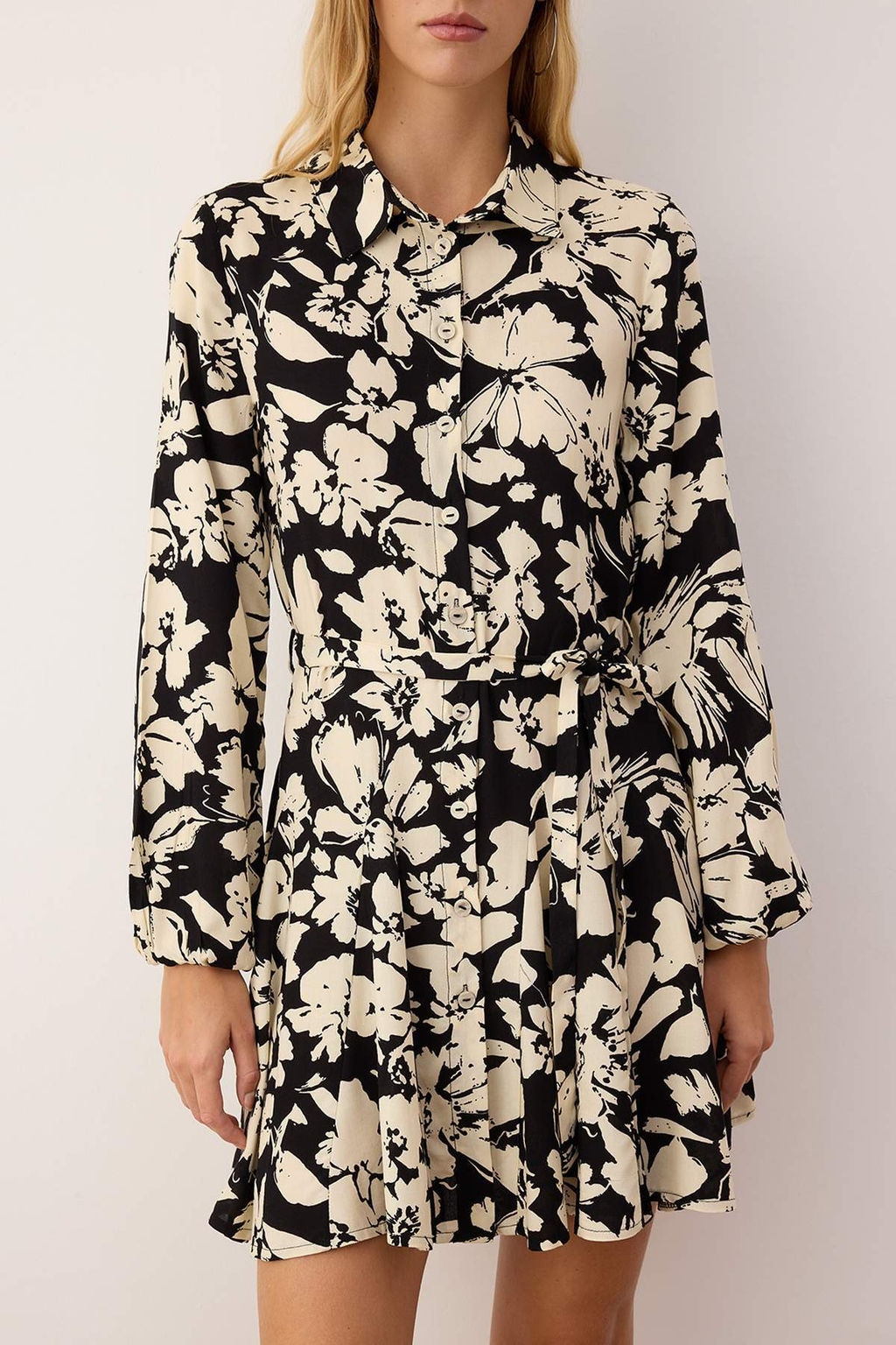 Siyah Cicekli Gode Detayl? K?sa / Mini Dokuma Gomlek Elbise TWOAW26EL00171 - Trendyolmilla фото 3