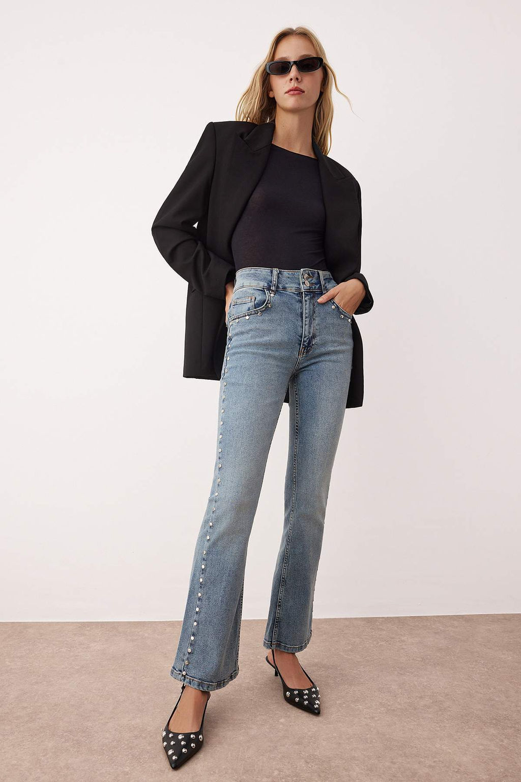 Mavi Tas Detayl? Yuksek Bel Ispanyol Paca Flare Jeans TWOAW26JE00035