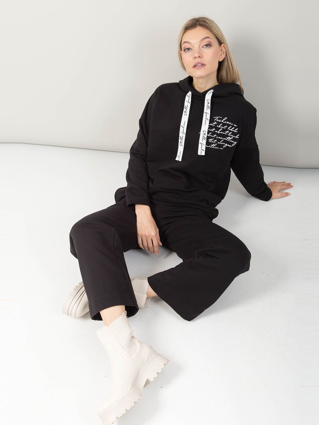 Джемпер из футера с капюшоном - Stilla фото 3