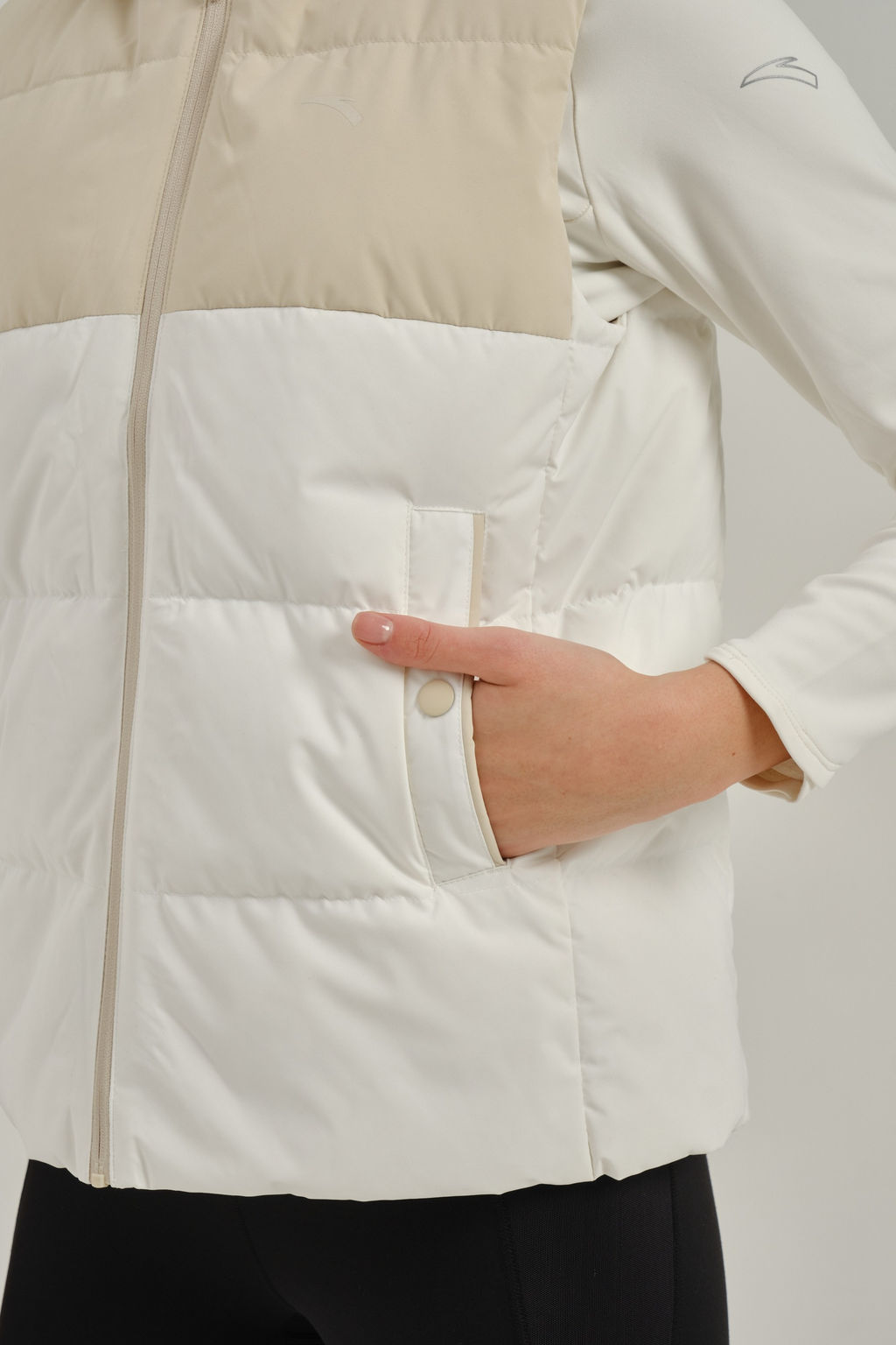 Жилет пуховый Бежевый/Белый