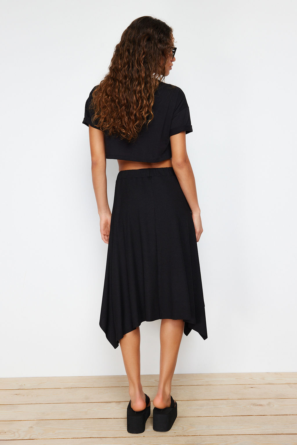 Siyah Volanl? Asimetrik Yuksek Bel Midi Esnek Orme Etek TWOAW20ET0440