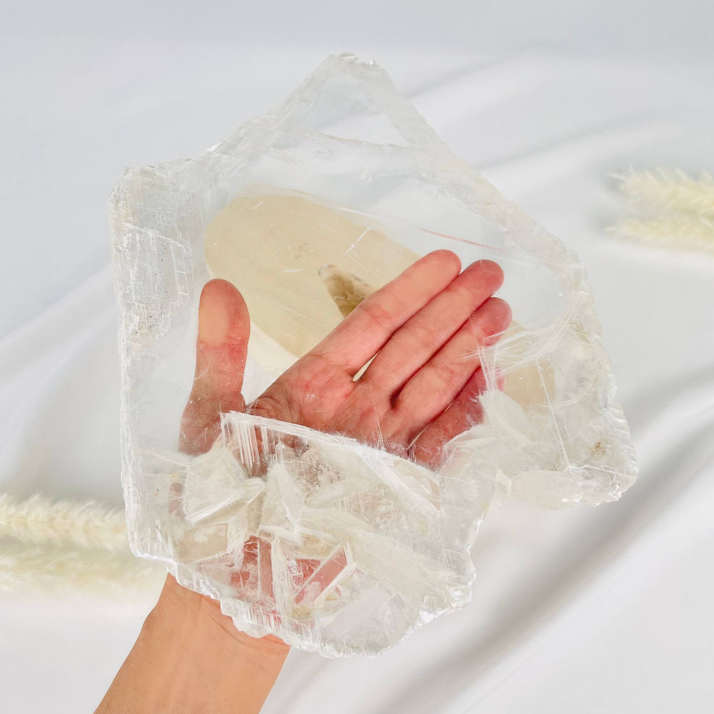 Срез Селенита на подставке - Радуга самоцветов фото 3