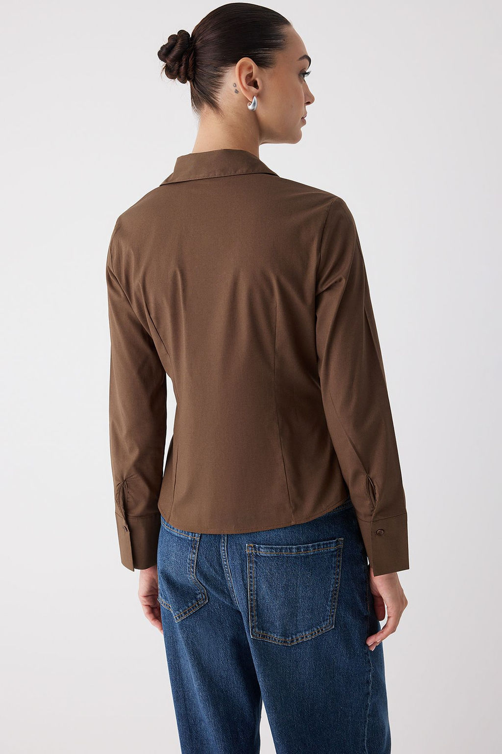 Beyaz Bele Oturan Fitted Dokuma Gomlek TWOAW26GO00022 - Trendyolmilla фото 4