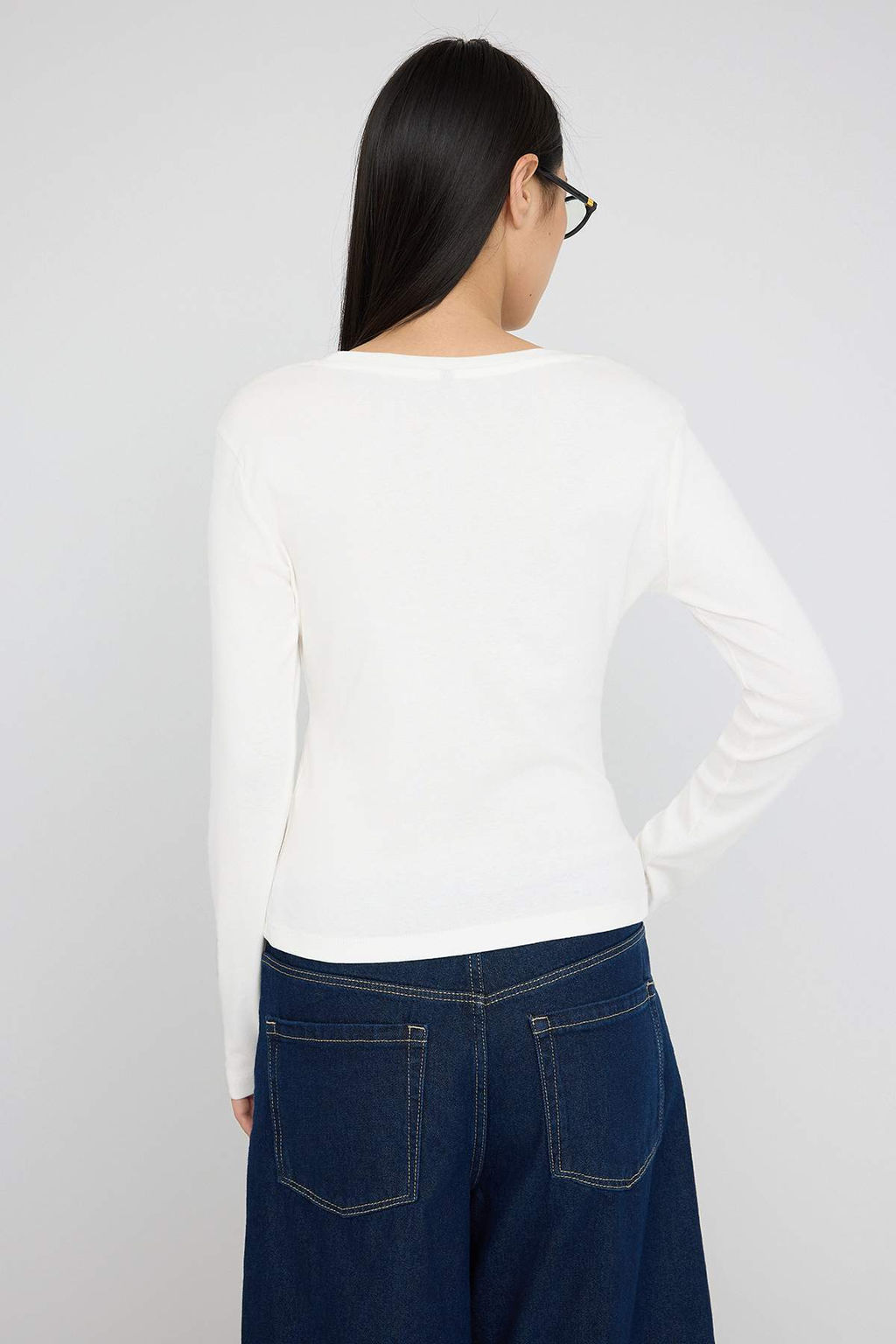 Teen Ekru Bask? ve Fiyonk Detayl? Fitted/Vucuda Oturan Orme Bluz TWOAW25BZ00126