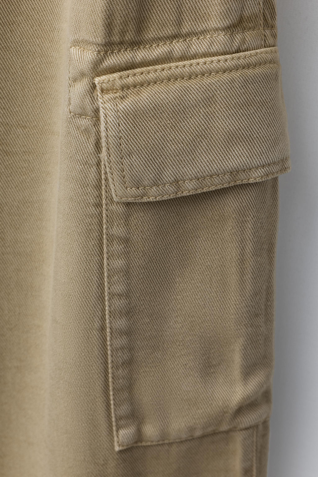 PANTAL?N FLUIDO CARGO BARREL / Beige - Zara фото 4