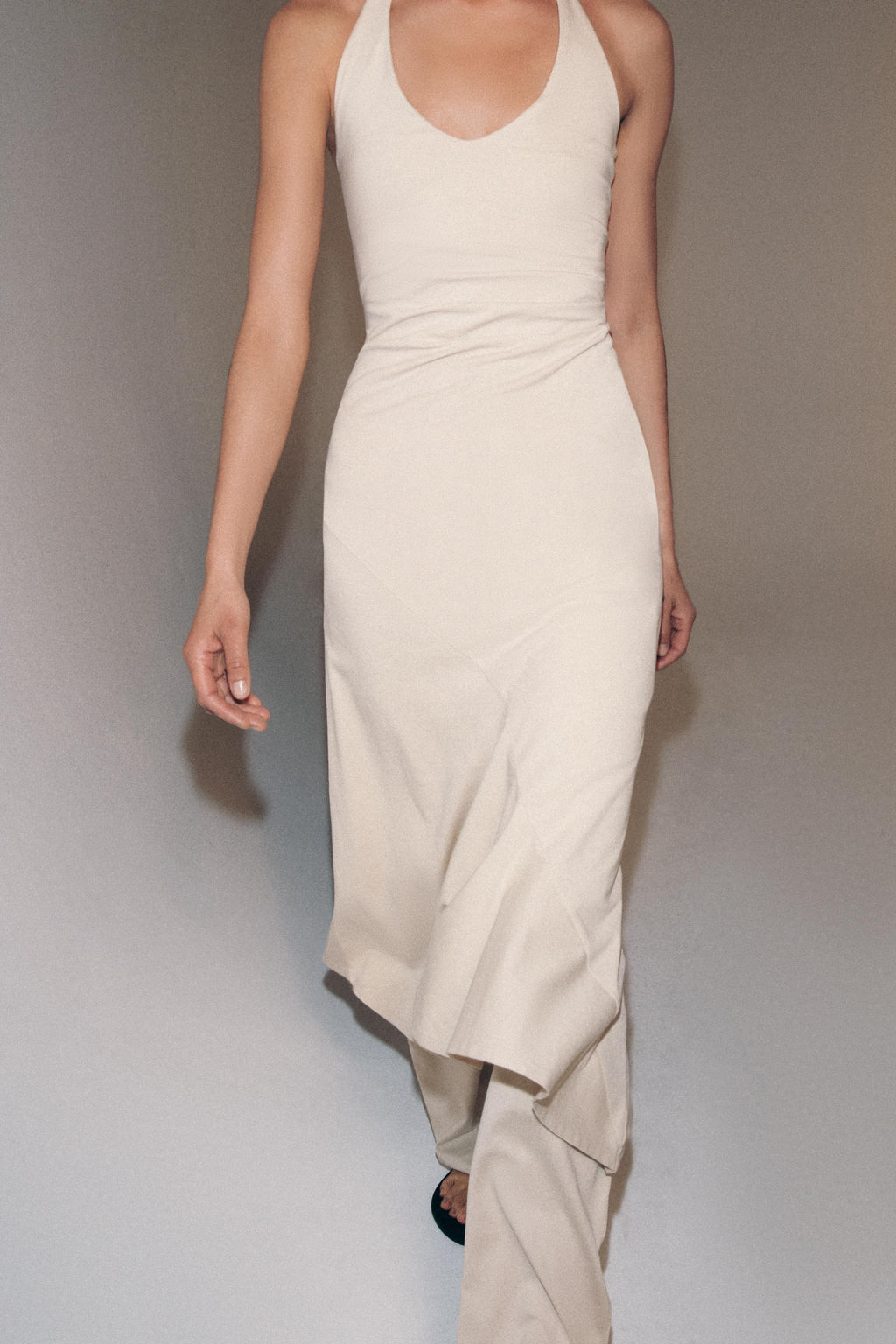 VESTIDO ESPALDA DESCUBIERTA / Beige - Zara фото 2