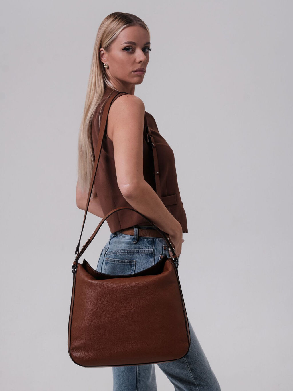 Сумка кожаная на плечо Azaro 30925 коричневый