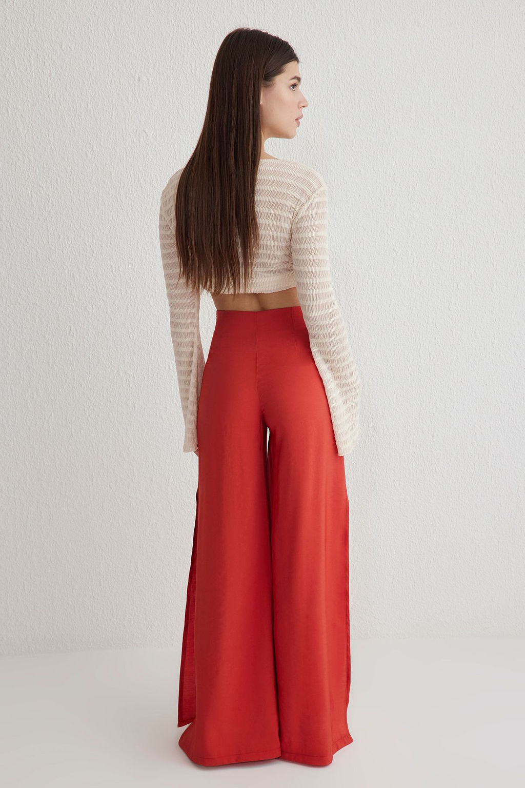 TRENDYOLMILLA K?rm?z? Modal Wide Leg / Genis Paca Yuksek Bel Y?rtmacl? Dokuma Pantolon TWOSS25PL00006  фото 5