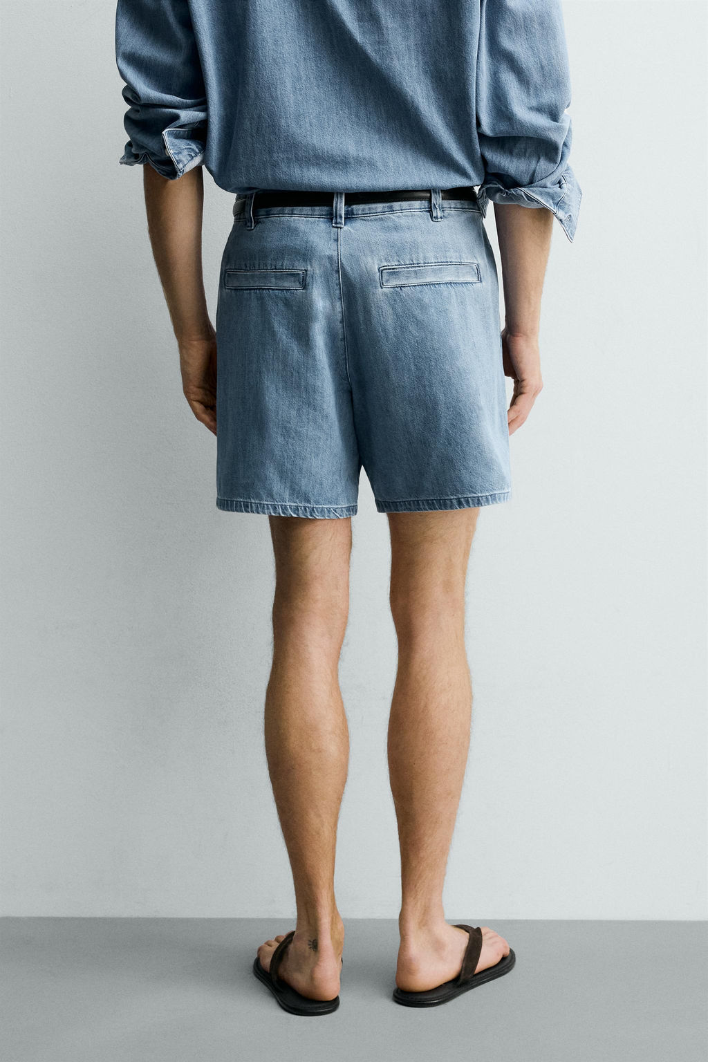 BERMUDA DENIM  RELAXED FIT PLIEGUES / Azul claro