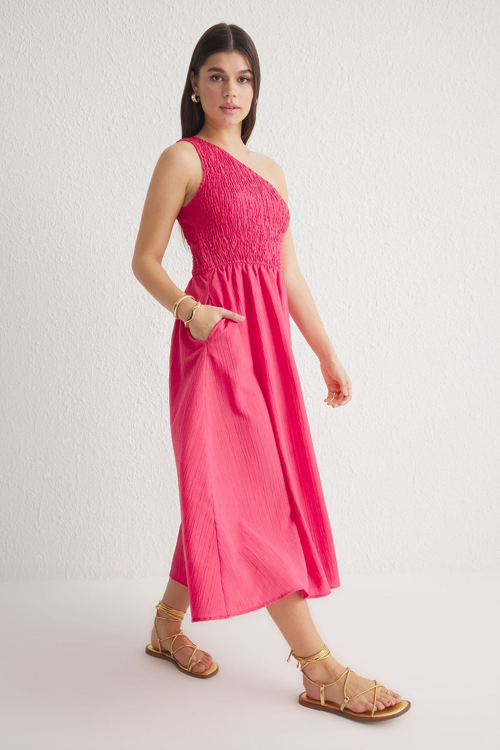 TRENDYOLMILLA Kahverengi Belden Ac?lan Ust Bedeni Gipeli Tek Omuz Midi Dokuma Elbise TWOSS23EL01830  фото 34