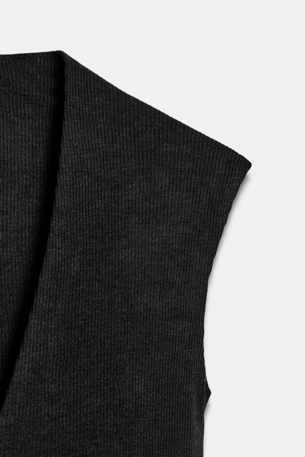 CAMISETA RIB ESCOTE PICO / Negro - Zara фото 6