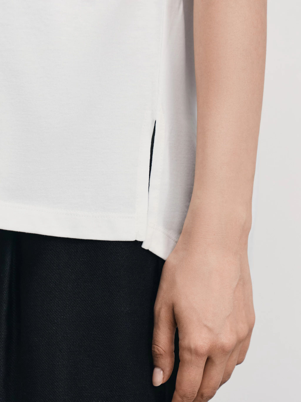 Футболка со спущенным плечом из хлопка / Zarina  фото 7