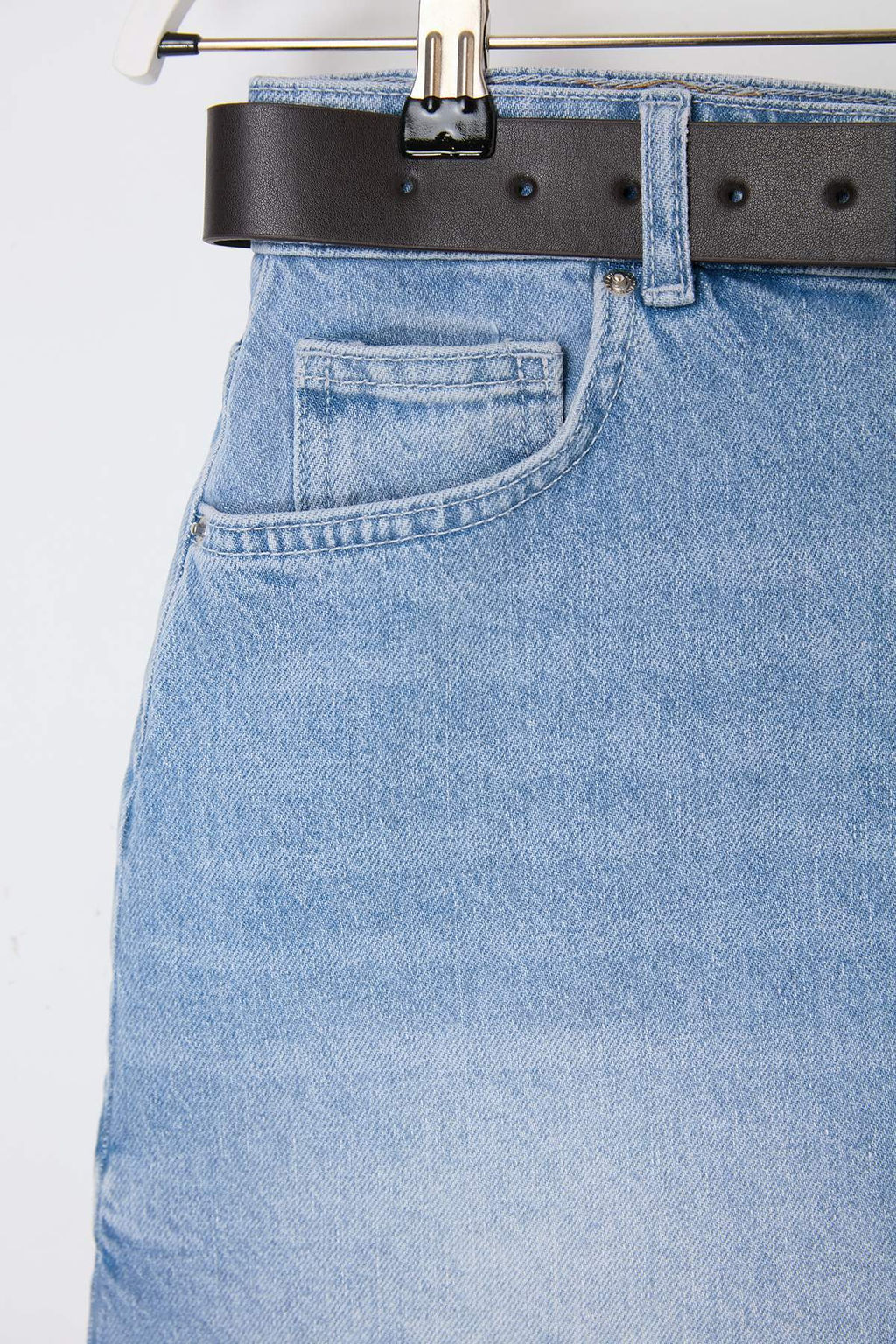 Premium Ac?k Mavi Ozel Kumas Kemerli Az Esnek Mini Denim Etek TWOSS26ET00097 - Trendyolmilla фото 8