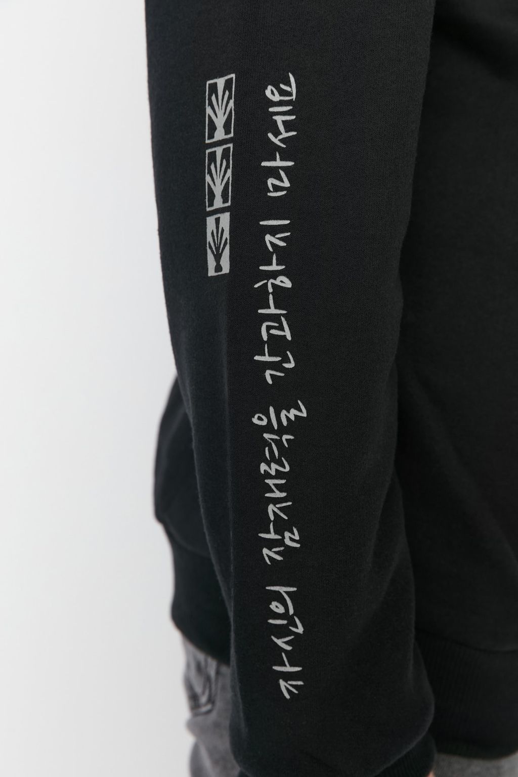 TRENDYOL MAN Siyah Oversize/Genis Kesim Yaz? S?rt Bask?l? Sweatshirt TMNAW22SW0801 - Trendyolmilla фото 4