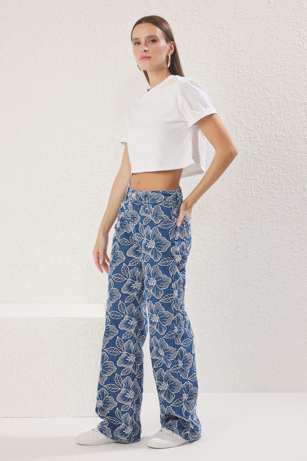 Koyu Mavi Jakarl? Cicek Desenli Normal Bel Wide Leg Jeans TWOSS25JE00202 - Trendyolmilla фото 2