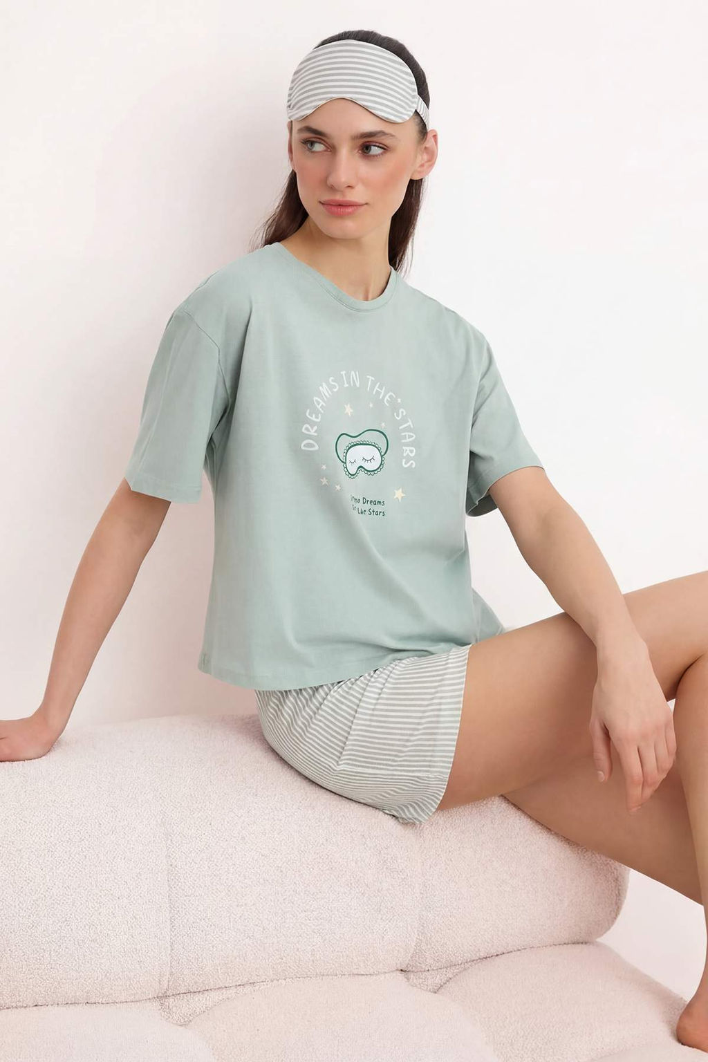 Trendyolmilla Beyaz-Mavi %100 Pamuklu Cizgili Slogan Bask?l? Uyku Bantl? Sortlu Orme Pijama Tak?m? THMSS25PT00102  фото 11