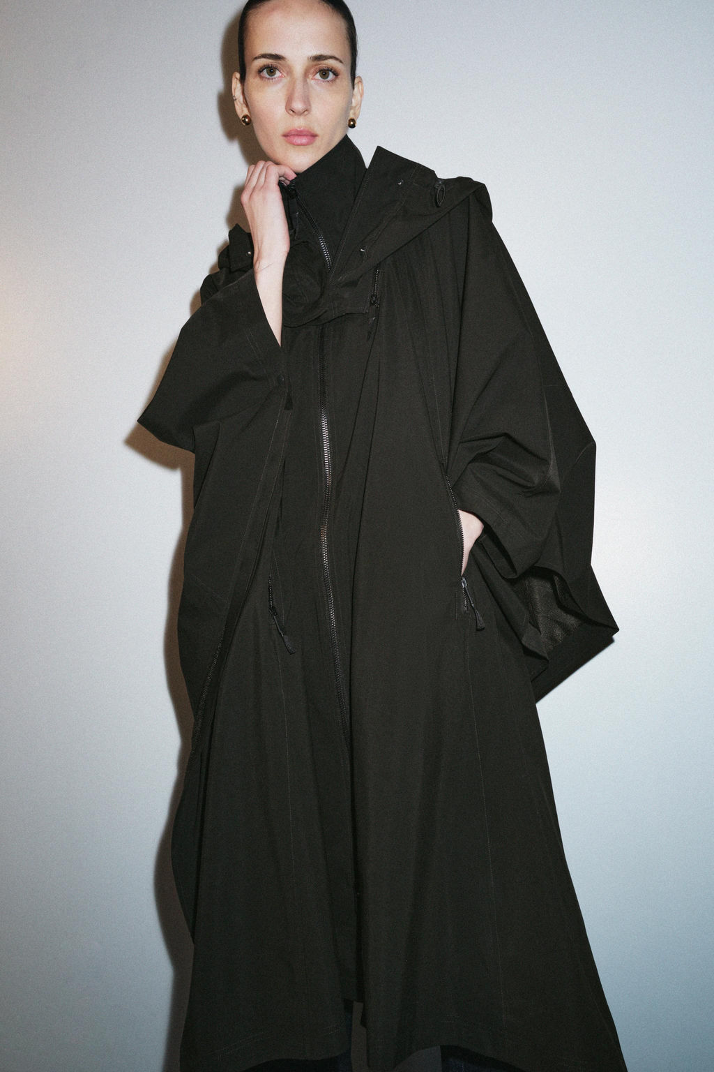 WATER-REPELLENT CAPE TRENCH COAT ZW COLLECTION LIMITED EDITION - Zara фото 4
