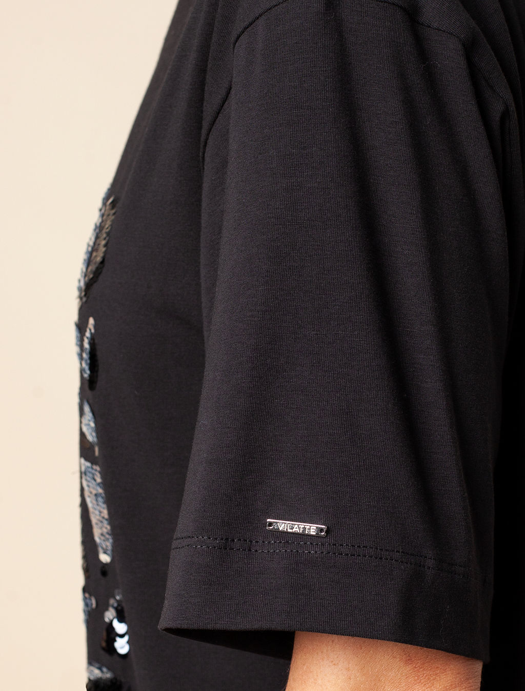 VILATTE / Футболка из премиального хлопка с авторским принтом пайетками  фото 7