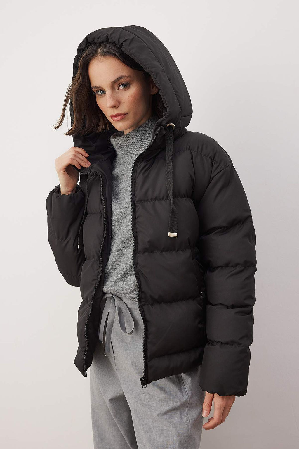 TRENDYOLMILLA Siyah Kapusonlu Su Itici Sisme Mont TWOAW21MO0022  фото 37