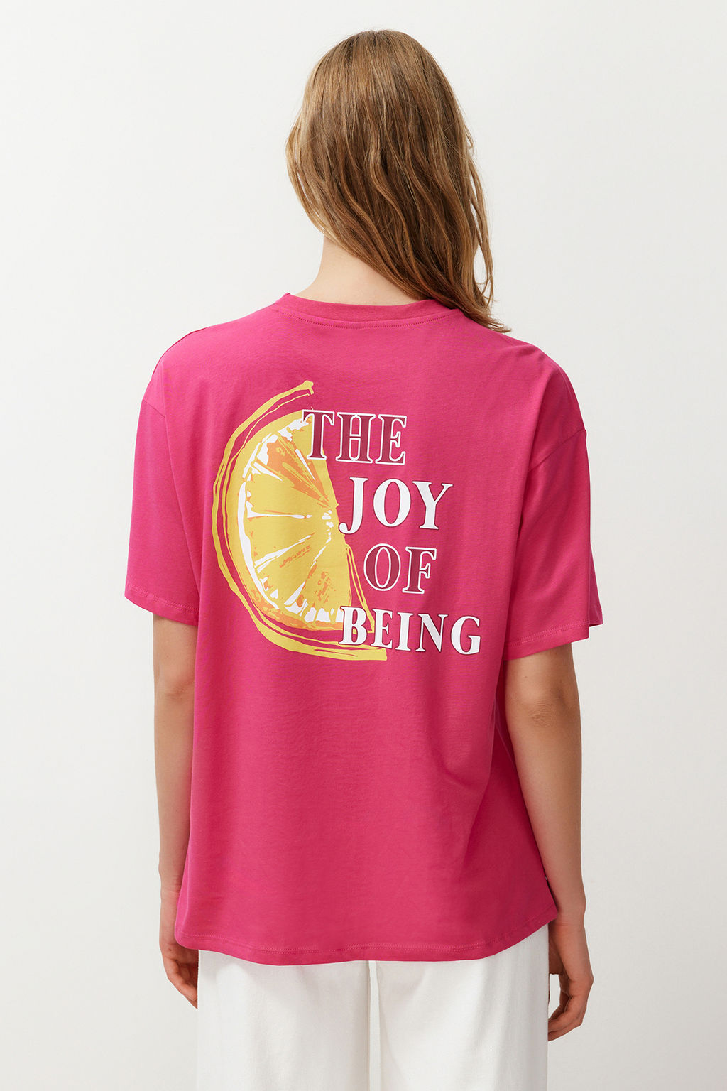 TRENDYOLMILLA Fusya Pembe %100 Pamuk S?rt ve On Bask?l? Oversize/Rahat Kesim Orme T-Shirt TWOSS24TS00233  фото 6