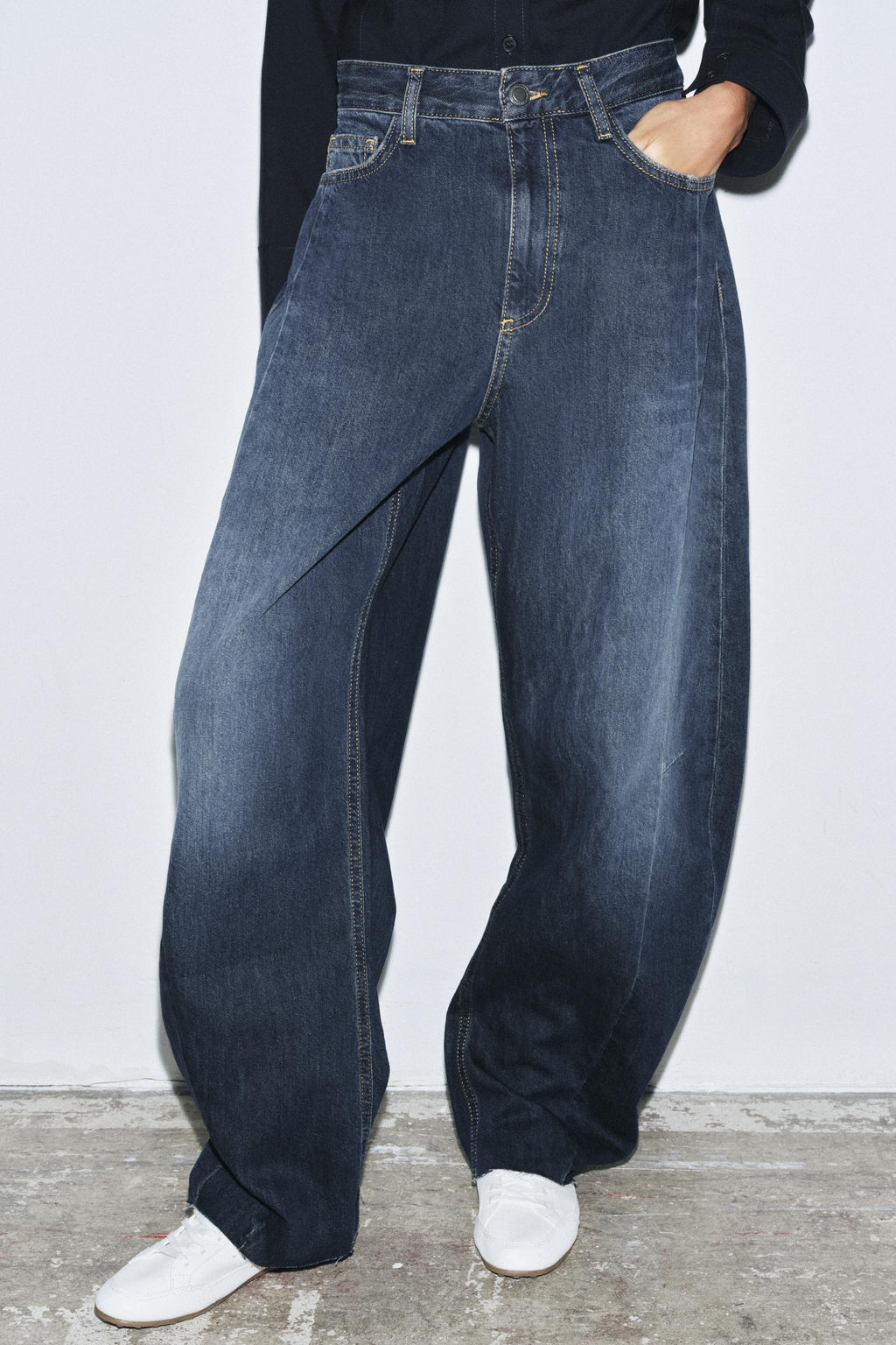 ZW COLLECTION BARREL MID-WAIST JEANS - Zara фото 4
