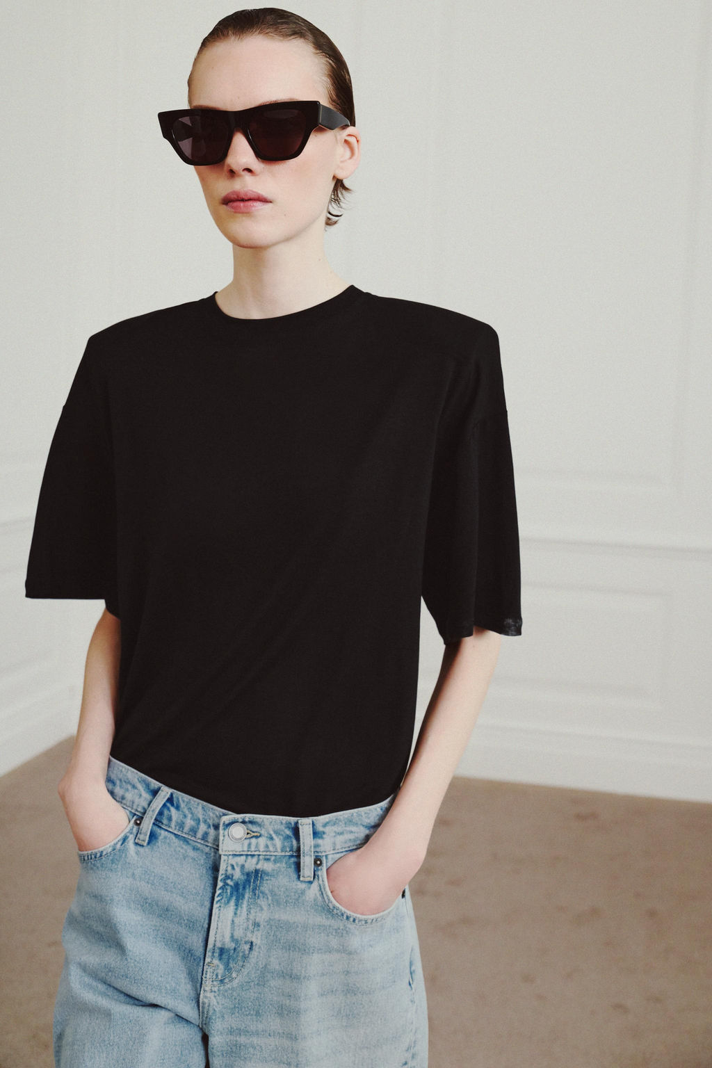 CAMISETA FLUIDA HOMBRERAS / Negro - Zara фото 2