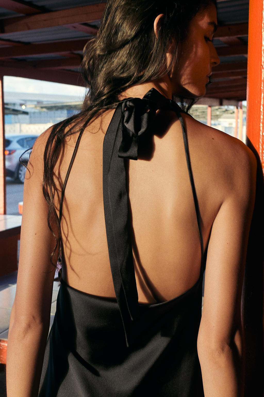 VESTIDO HALTER SATINADO / Negro - Zara фото 4