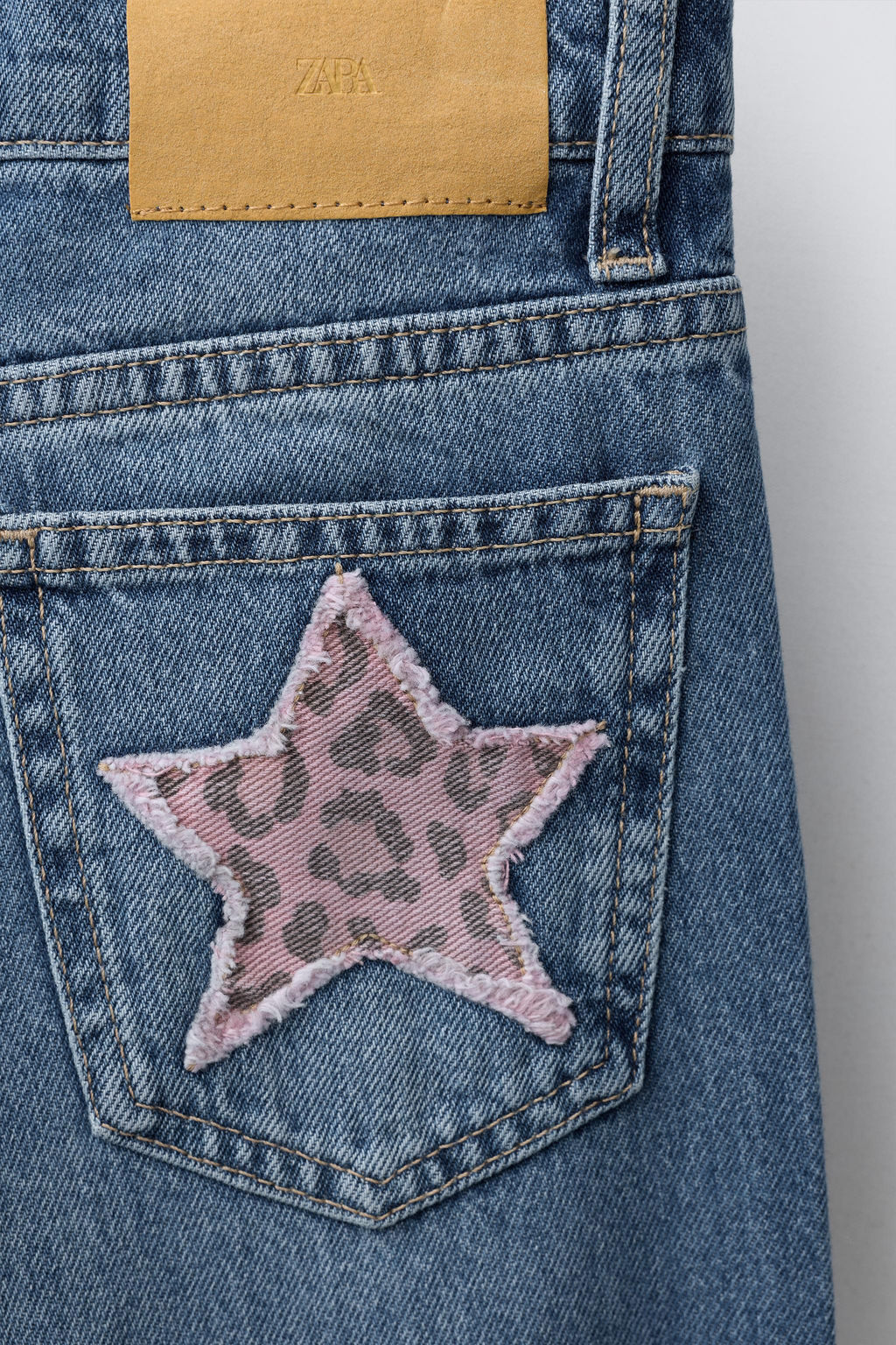 ANIMAL PRINT PATCH WIDE-LEG JEANS - Zara фото 4