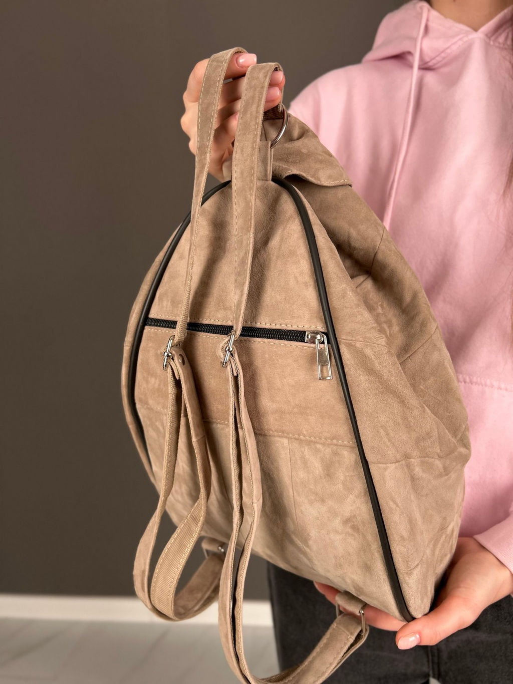 Сумка-рюкзак женская из телячьей кожи