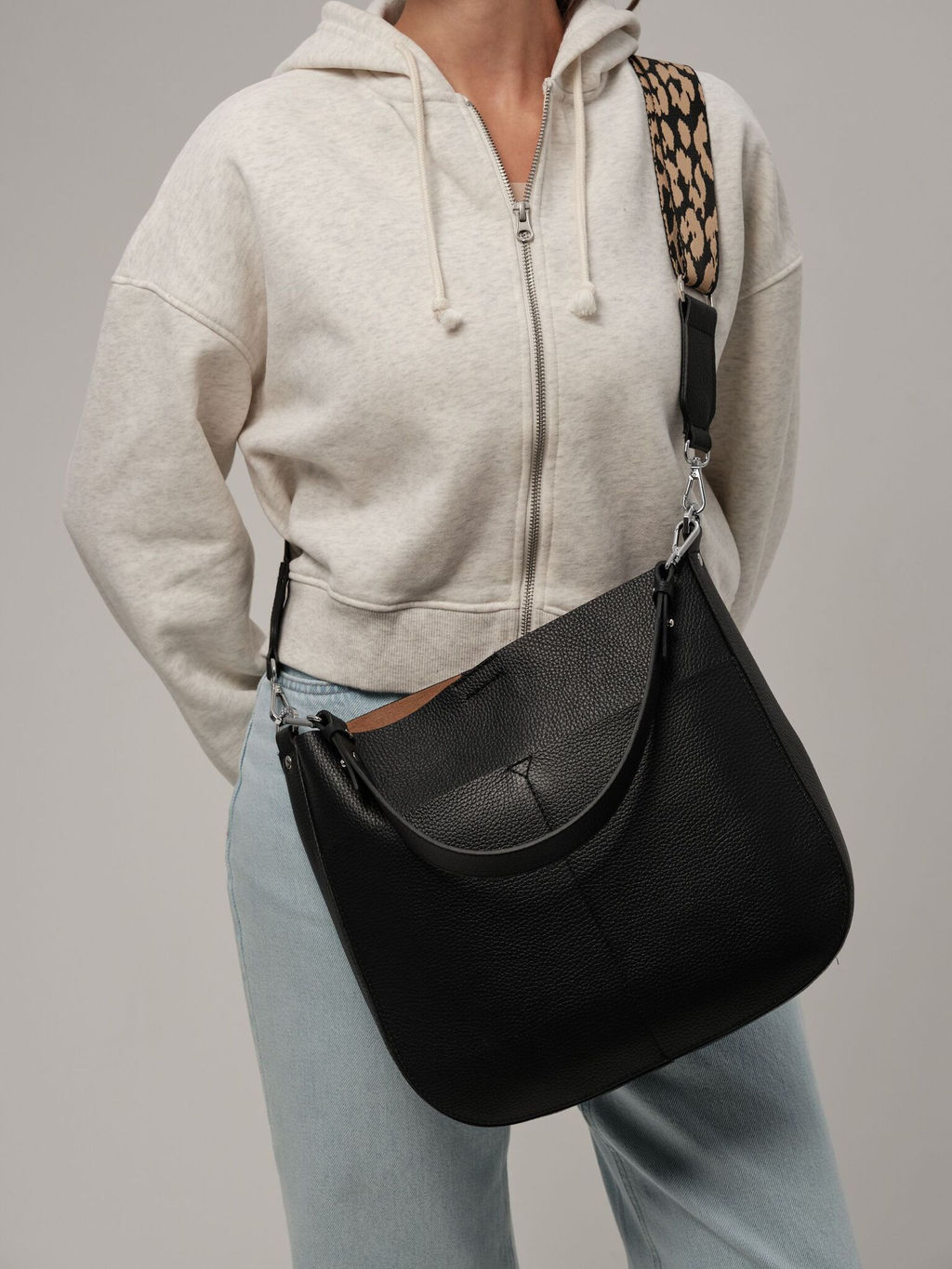 Сумка кожаная на плечо Azaro 30868 черный