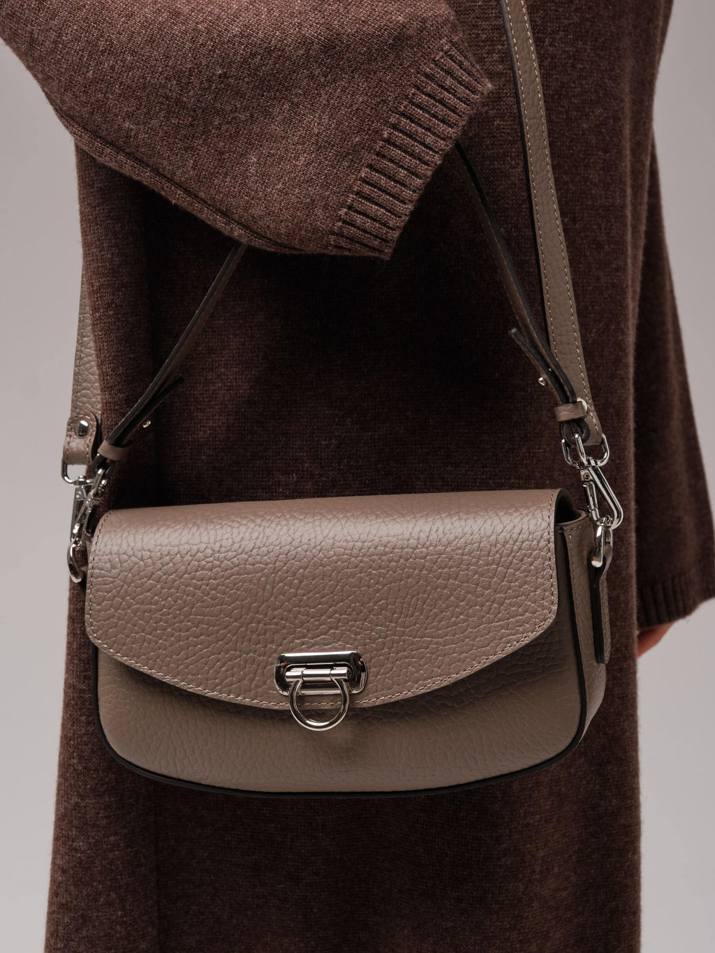 Кожаная сумка Azaro 31049 тауп соло