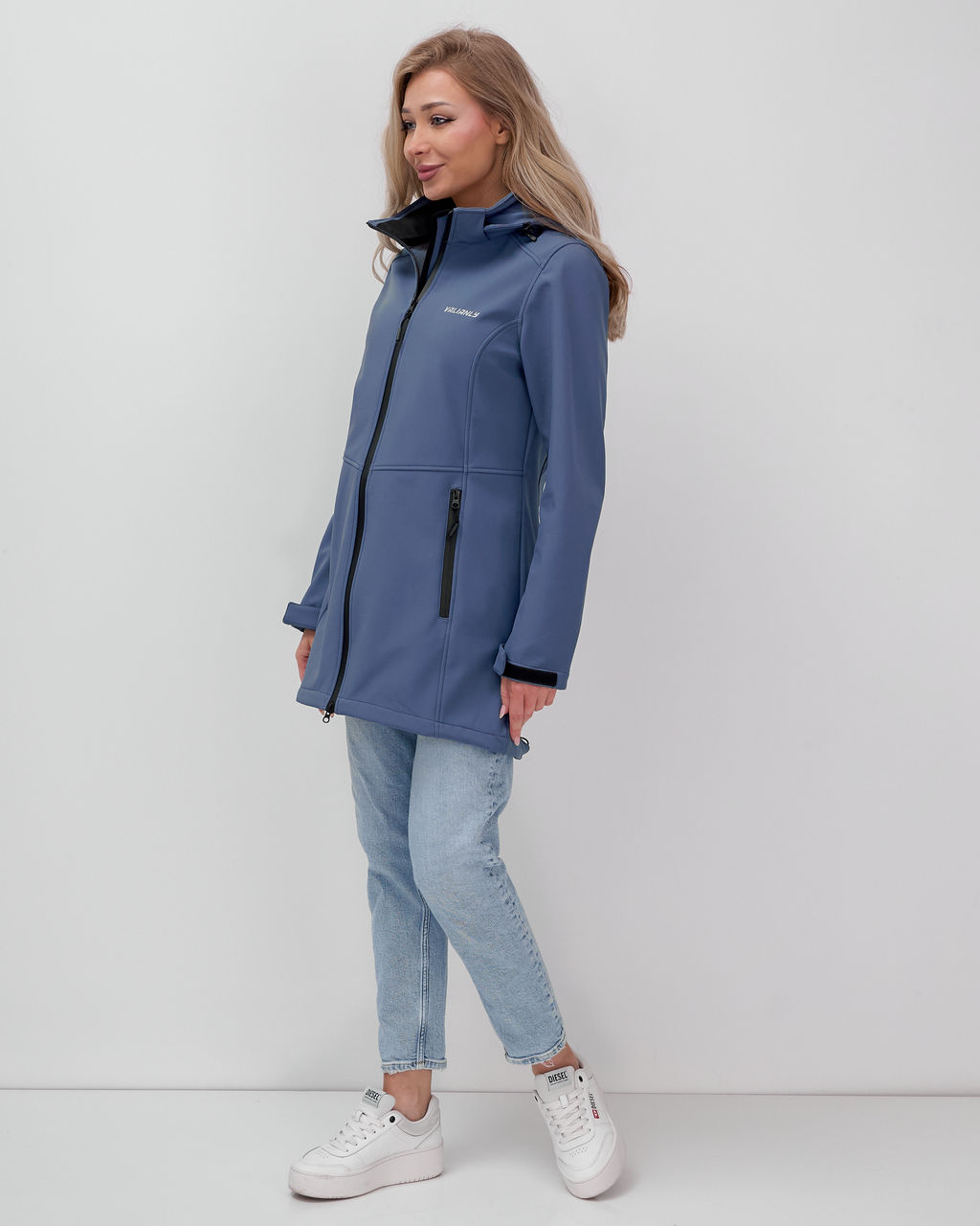 Парка спортивная женская с капюшоном softshell синего цвета 9568S - Mtforce фото 38