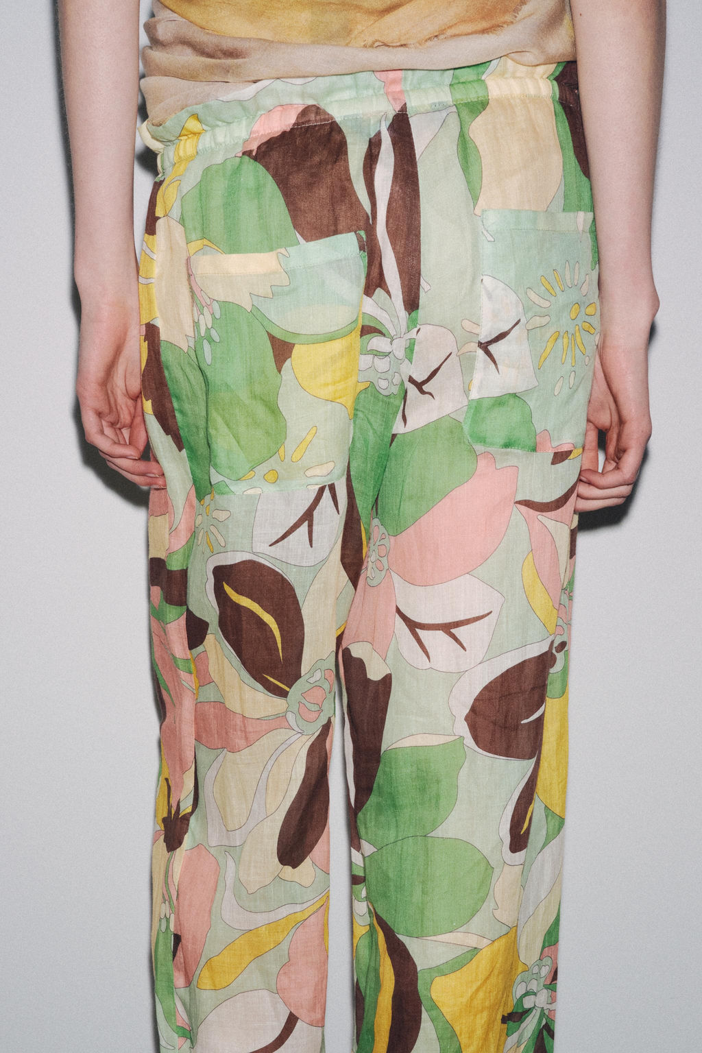 ZW COLLECTION RAMIE FLORAL PRINT TROUSERS - Zara фото 4