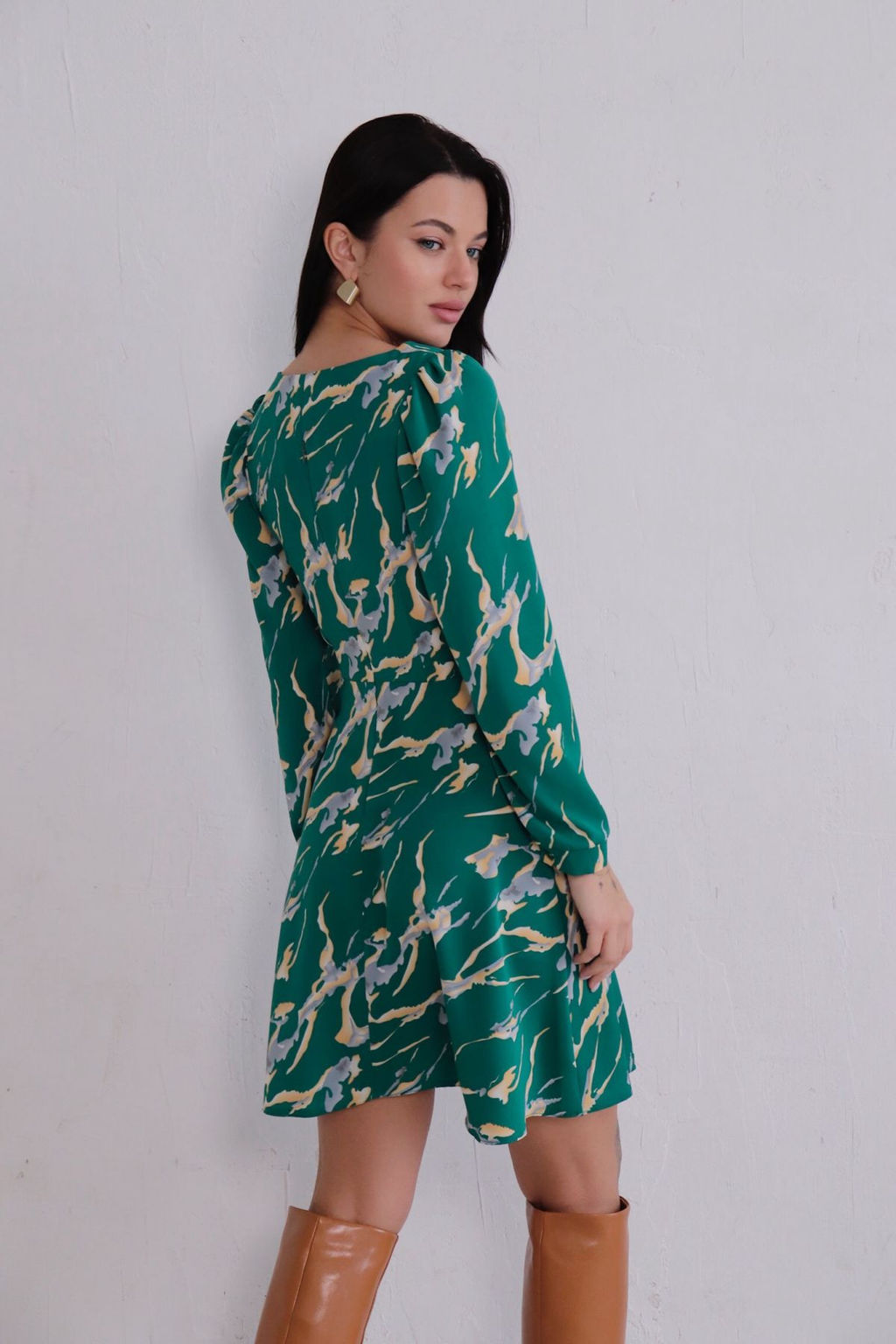 Платье с вырезом каре зелёное с принтом - Martichelli фото 14