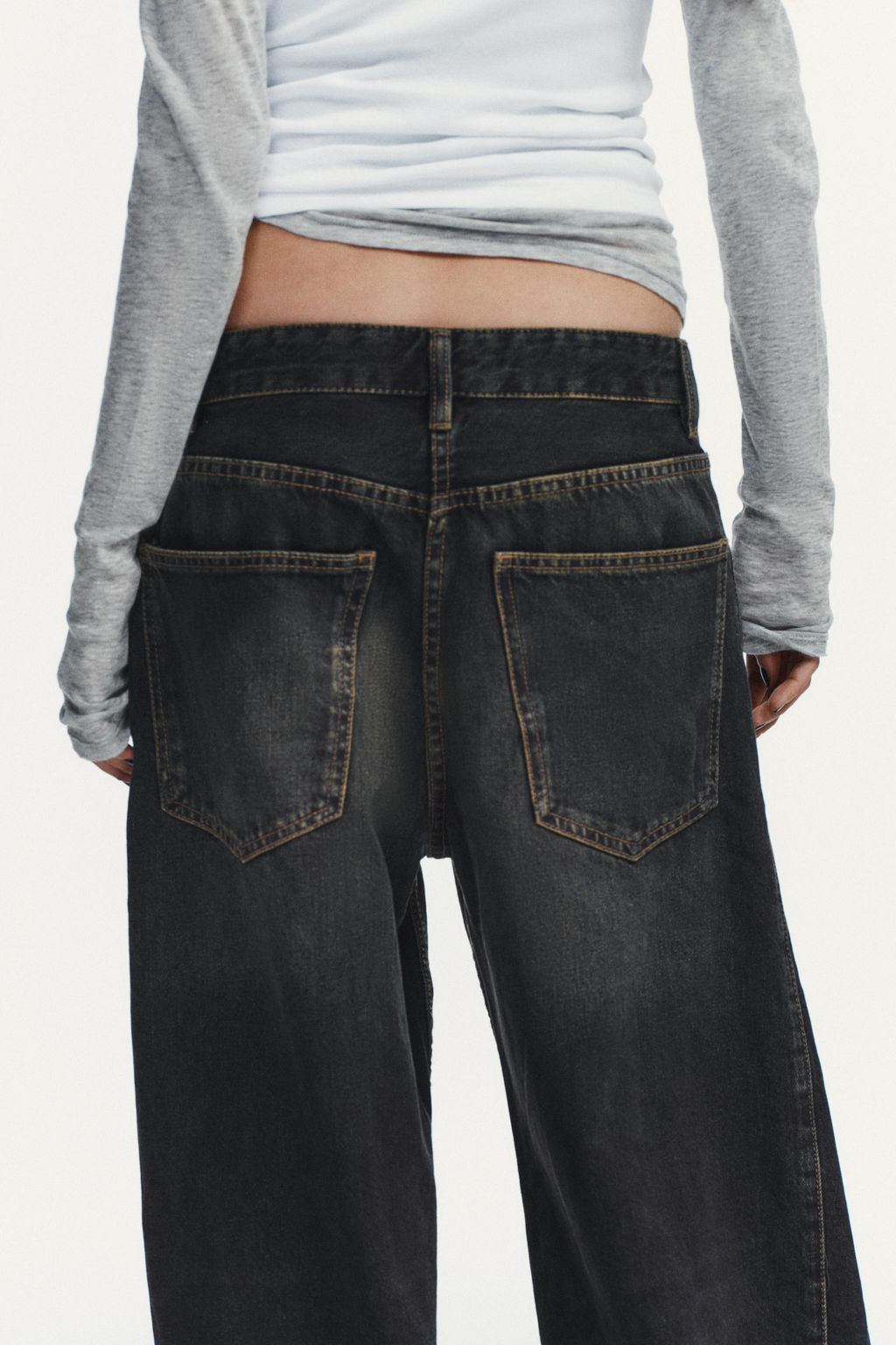 TRF OVERSIZED LOW-RISE JEANS