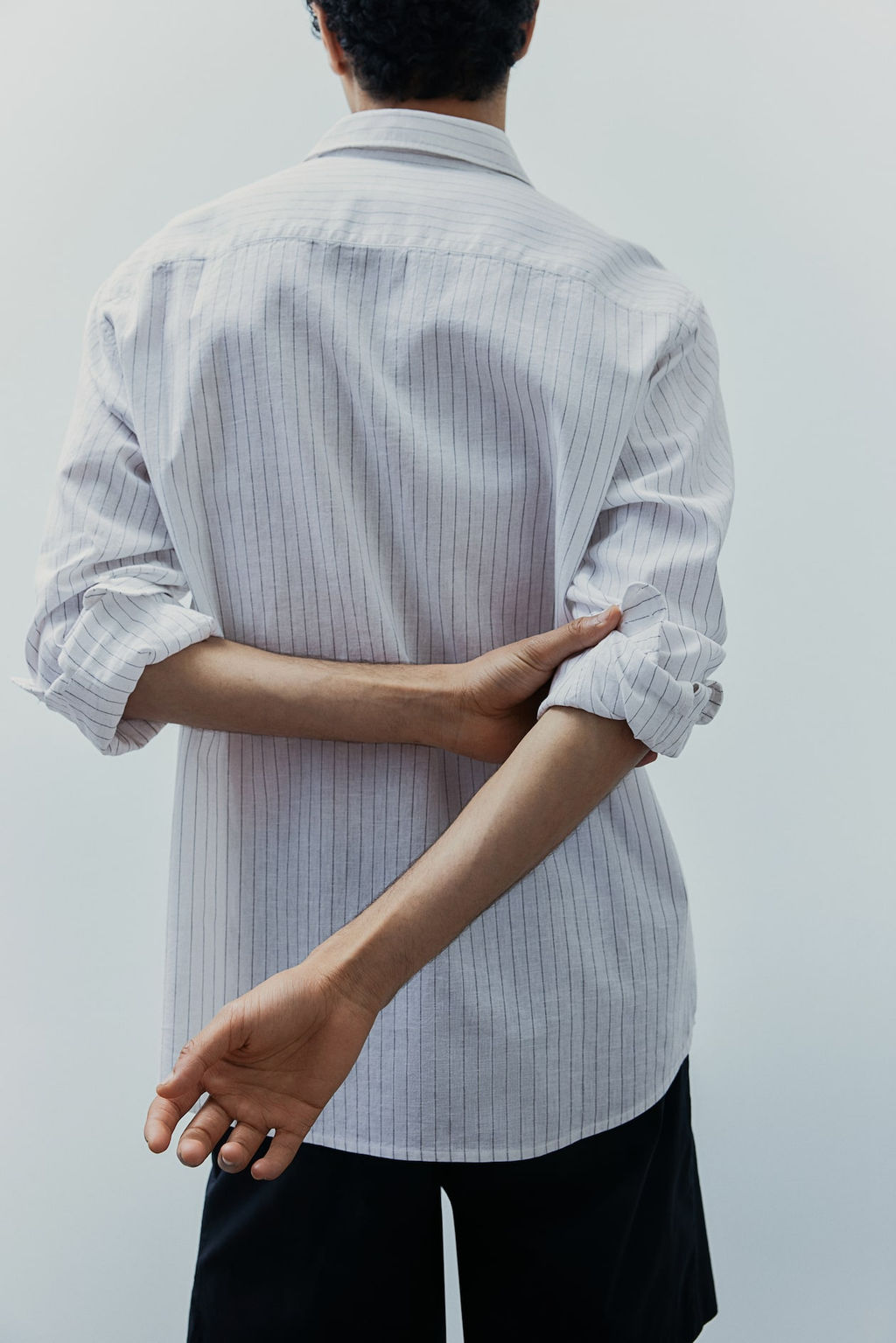 Camisa en mezcla de lino Regular Fit - H&m фото 4