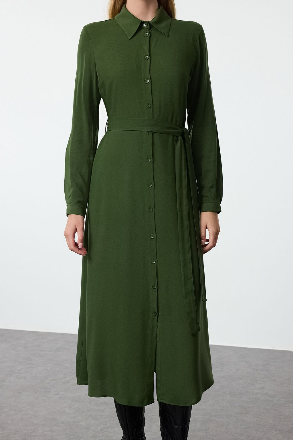 TRENDYOLMILLA Siyah Kusakl? Viskon Midi Dokuma Gomlek Elbise TWOAW25EL00436  фото 4