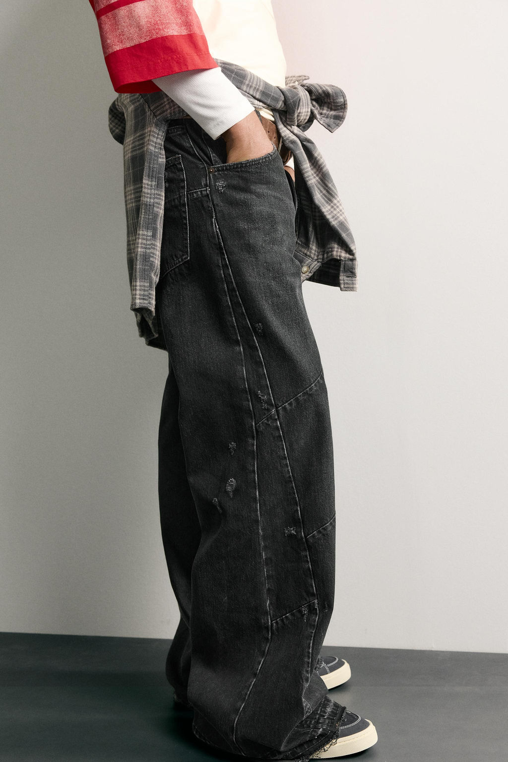 JEANS FLARE FIT COSTURAS / Negro - Zara фото 6