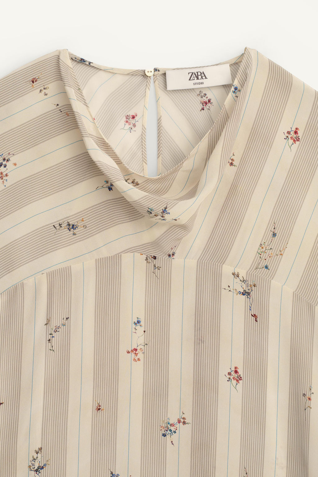 BLUSA RAYAS FLORES LIMITED EDITION / Estampado - Zara фото 6